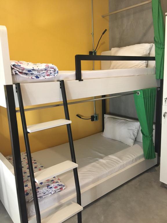 Bed@Town Hostel Бангкок Экстерьер фото
